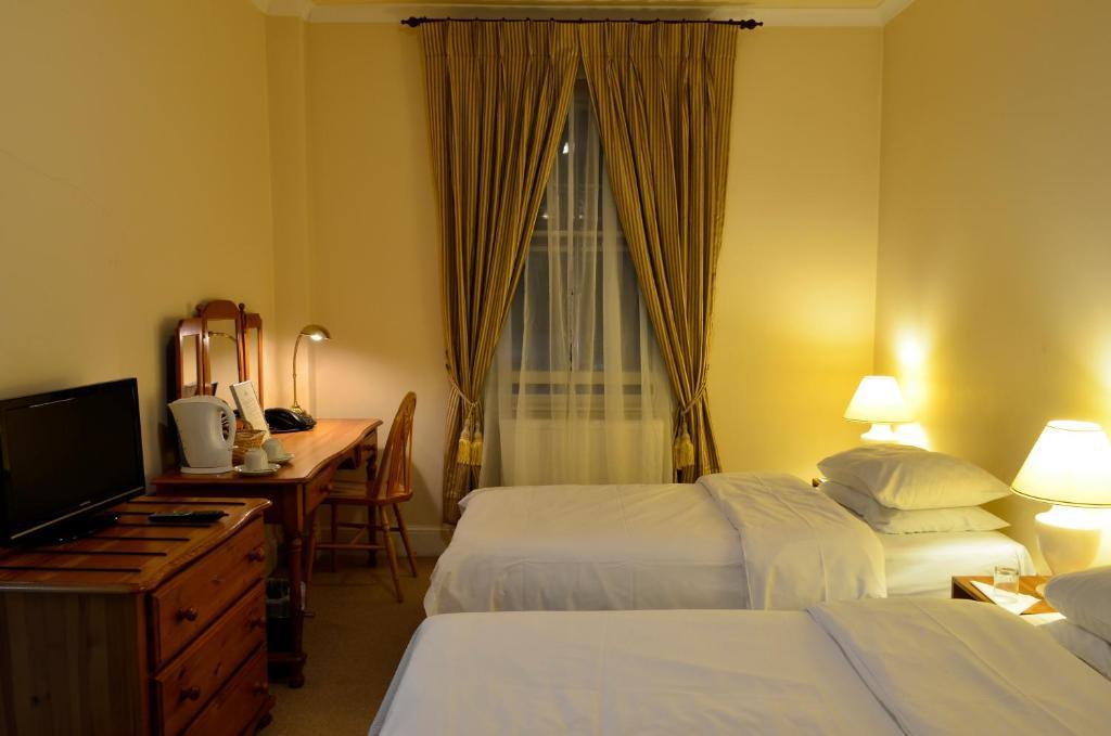 The Imperial Hotel Stroud  Ngoại thất bức ảnh