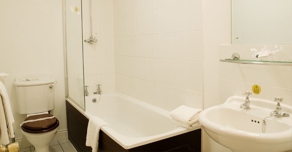 The Imperial Hotel Stroud  Ngoại thất bức ảnh