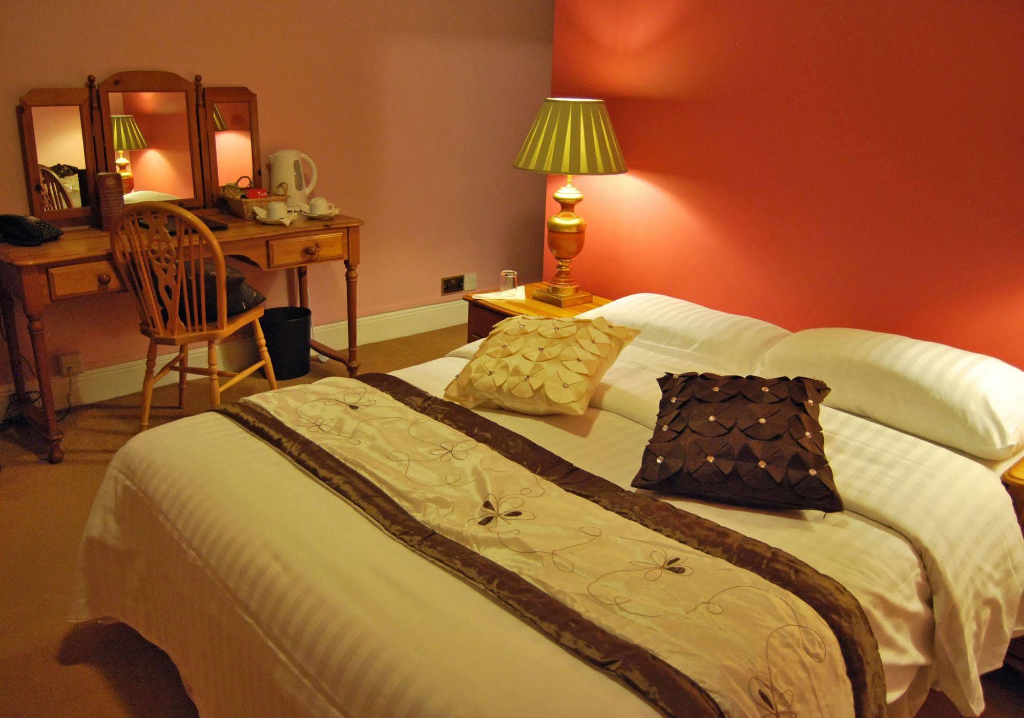 The Imperial Hotel Stroud  Ngoại thất bức ảnh