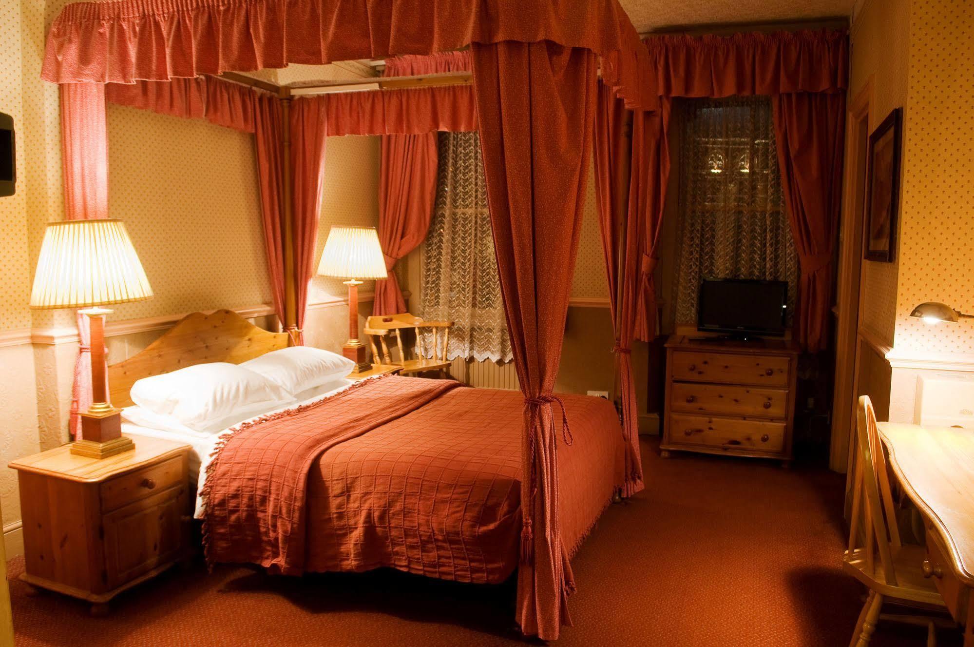 The Imperial Hotel Stroud  Ngoại thất bức ảnh